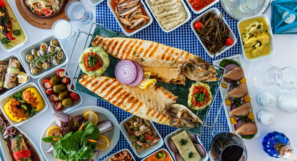 Eat fish in autumn in Istanbul