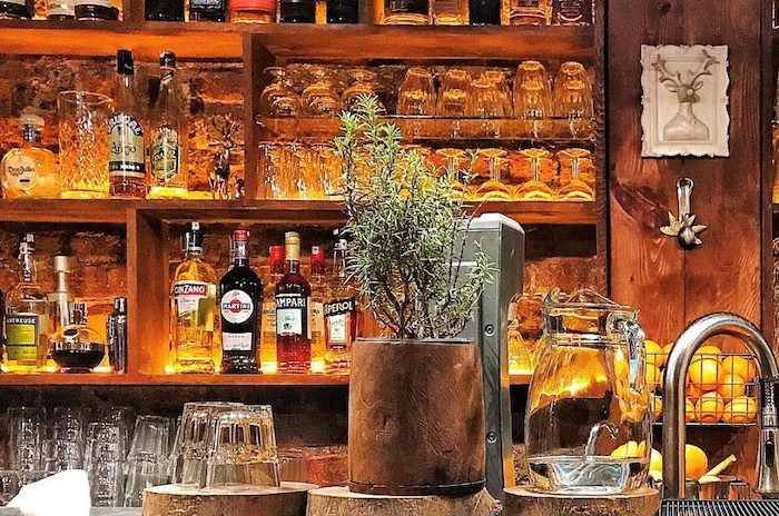 The best bar of the Cihangir district in Istanbul, Geyik